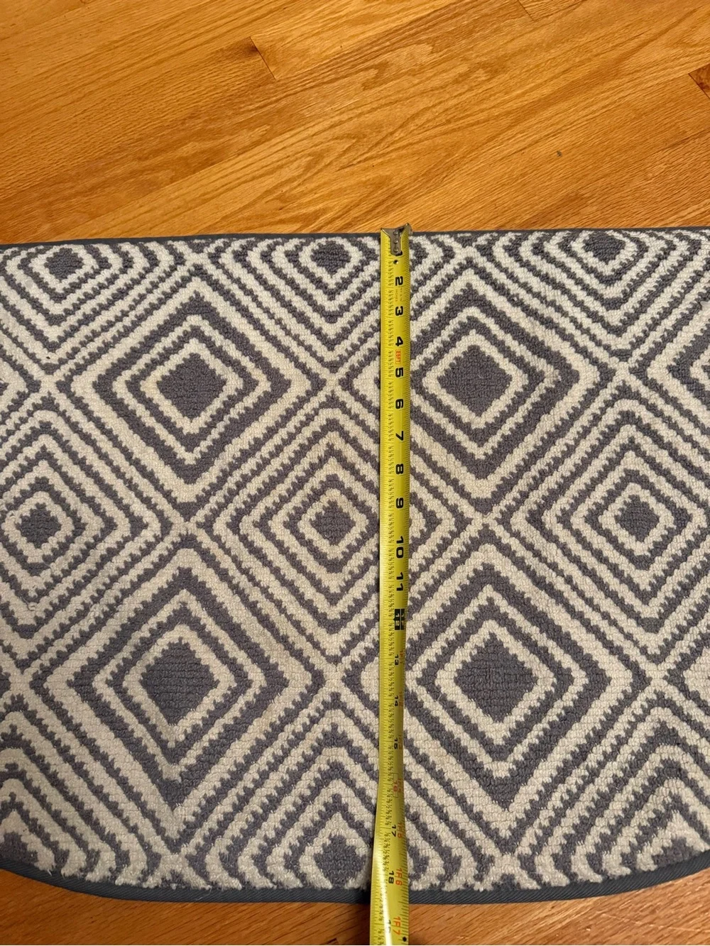 Geometric Pattern Gray and White Home Accent Rug